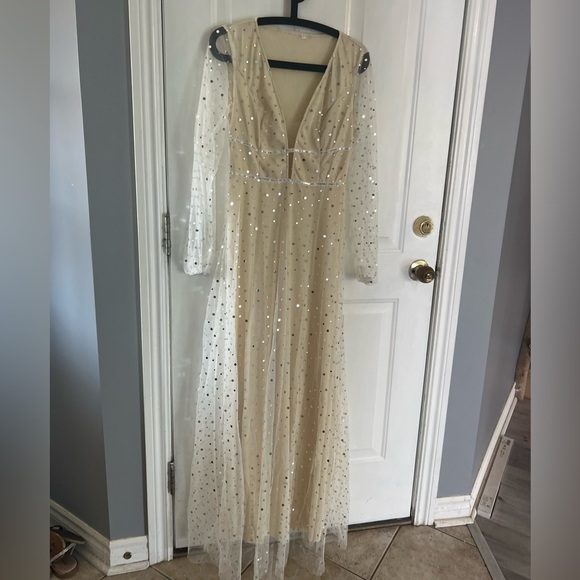 Woman’s sparkly polka-dot wedding dress. - Picture 2 of 4
